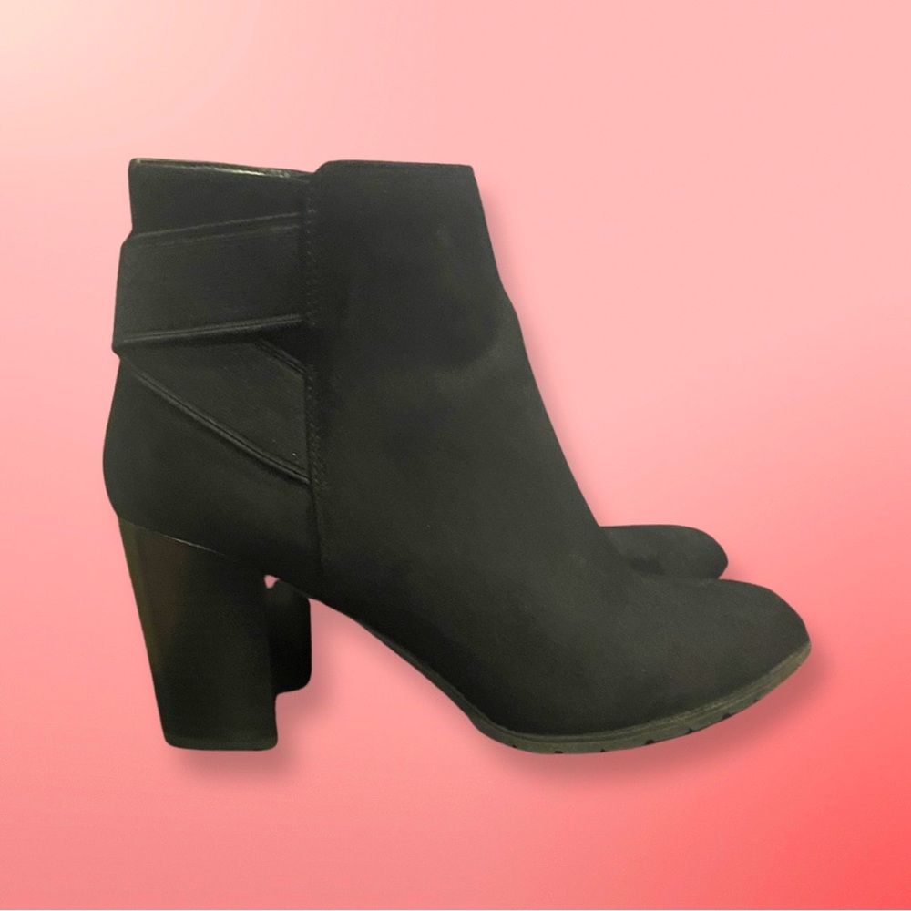 BLACK BOOTS. SIZE 9. *EUC*